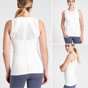 Athleta Oxygen 2.0 Tank Top Sz M White Seamless Breathable Fitted Yoga